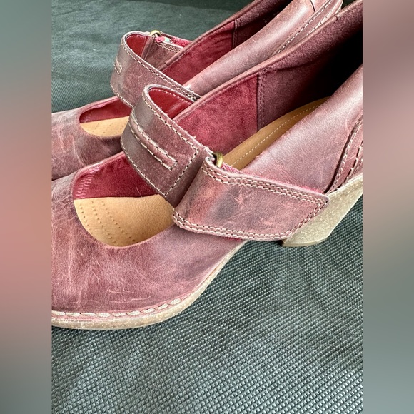 Clarks leather size 6.5 Mary Jane heels - Picture 7 of 7